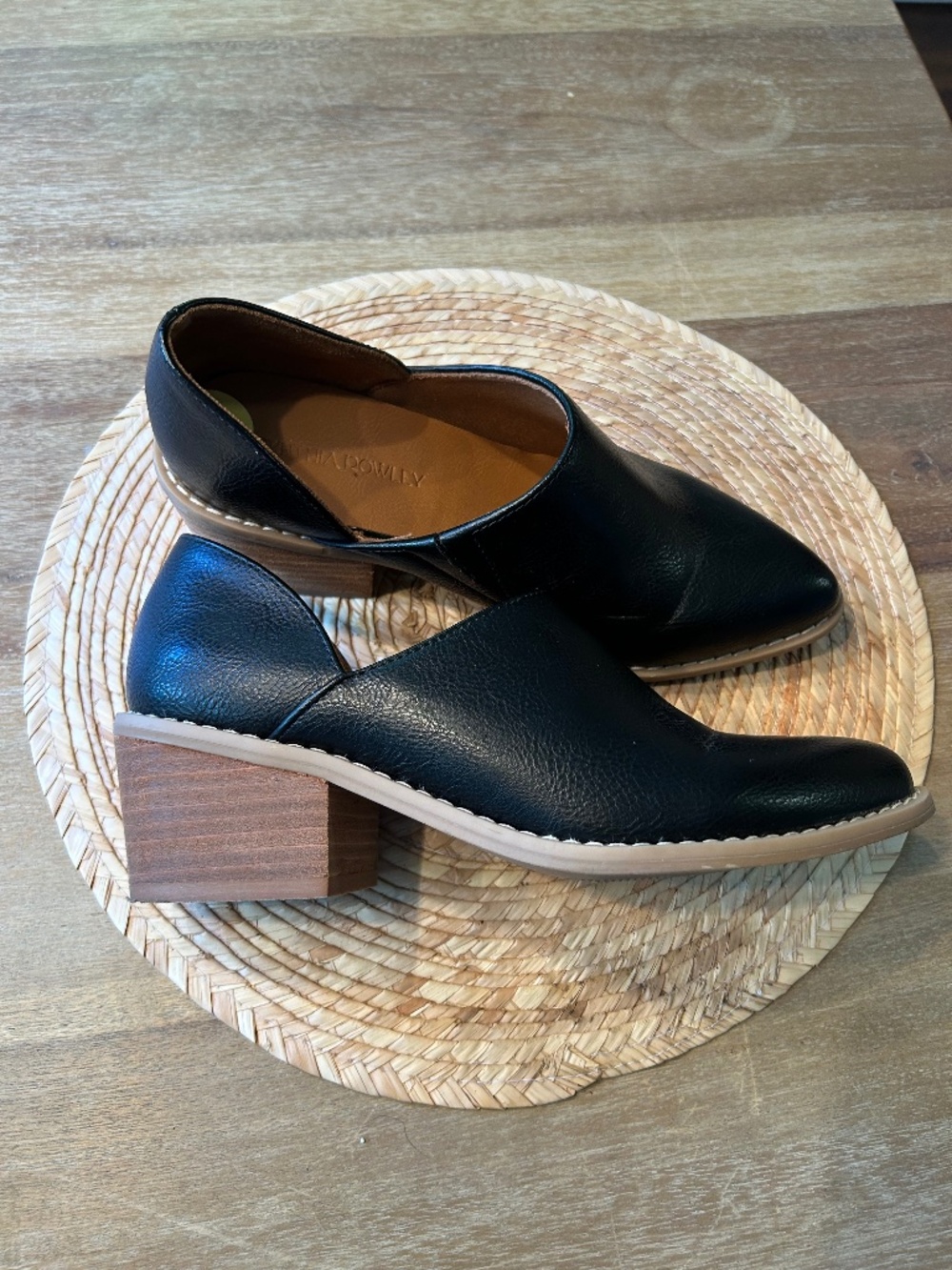 BLACK CYNTHIA ROWLEY FAUX LEATHER SLIP-ON SHOE - SIZE 7
